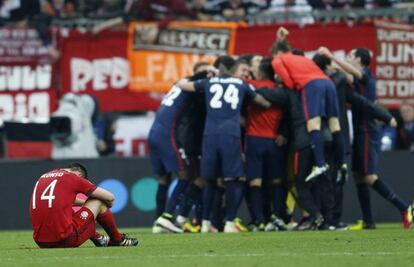 Los jugadores del Atlético celebra el pase a la final.