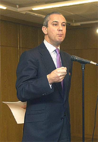 Arsenio Fernández de Mesa, ayer, durante una rueda de prensa.