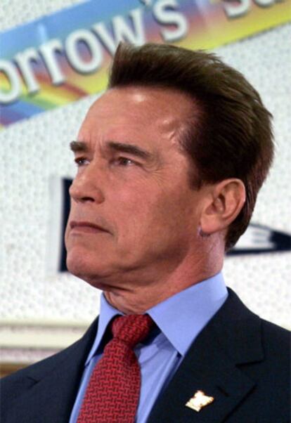 Schwarzenegger dejó para el último momento la decisión sobre si concedía la clemencia o no. Quizá ha influido en su decisión el hecho de que su popularidad haya caído durante este año y que el 70% de los californianos se manifiesten a favor de la pena capital.