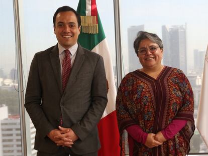 La secretaria de Economa, Raquel Buenrostro, junto al nuevo subsecretario de Comercio Exterior, Alejandro Encinas.