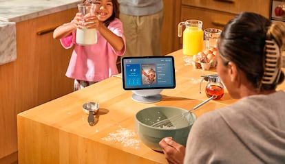 Uso de un Amazon Echo Show en la cocina