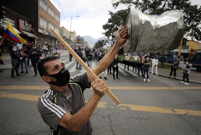 Protestas de comerciantes contra el confinamiento en Bogotá (Colombia).