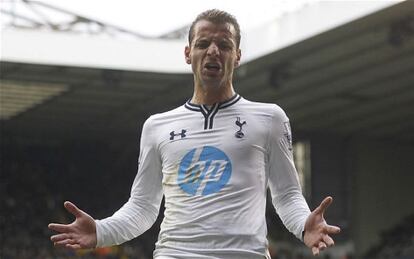 Soldado, tras fallar una ocasión con el Tottenham.