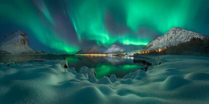 'Green Storm'. Una inmersión en un paraíso natural de exuberantes montañas, playas salvajes y auroras boreales en el norte de Noruega. Esta imagen, galardonada con el primer puesto de la categoría ‘Amateur Espacios abiertos’, es obra del español Diego Manrique Diez. Otras dos imágenes del fotógrafo, 'Green Dance' y 'Spiral' —que muestran las majestuosas luces del norte—, también han sido premiadas en los Epson International Pano Awards 2024.