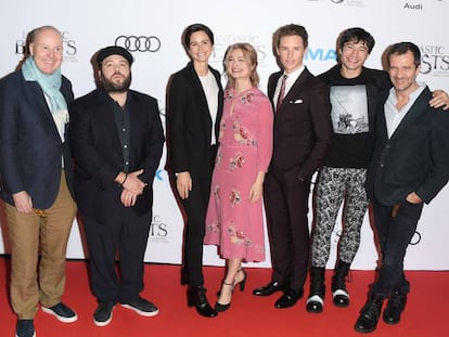 David Yates (i.) y el equipo de 'Animales fantásticos...', en la presentación del filme en Canadá.