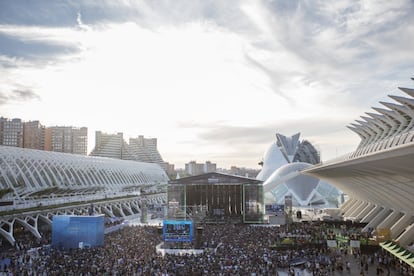 La Ciudad de las Artes y de las Ciencias de Valencia es el punto de encuentro para disfrutar de grupos como Crystal Fighters, Lori Meyers, Mando Diao, Coque Malla o Nancys Rubias. Lleva desde 2015 en el panorama musical y ya cuelga el cartel de sold out. Precio: desde 60 euros.