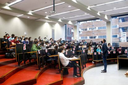 Clase en la Universidad Pompeu i Fabra, en Barcelona.