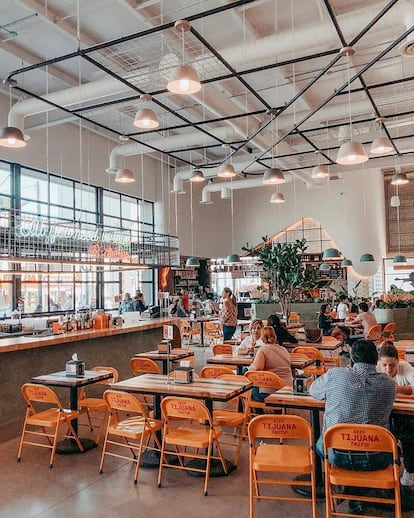 Interior del Foodgarden Otay, en Tijuana.