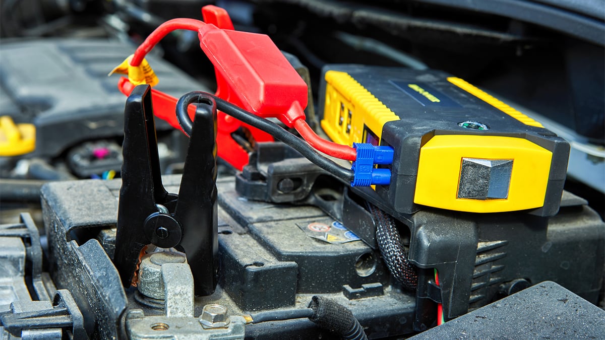 El arrancador portátil que te puede salvar si la batería de tu coche te deja tirado
