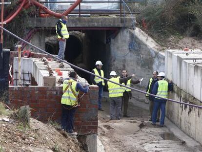 Obras para evitar inundaciones en las vías del AVE de Girona.