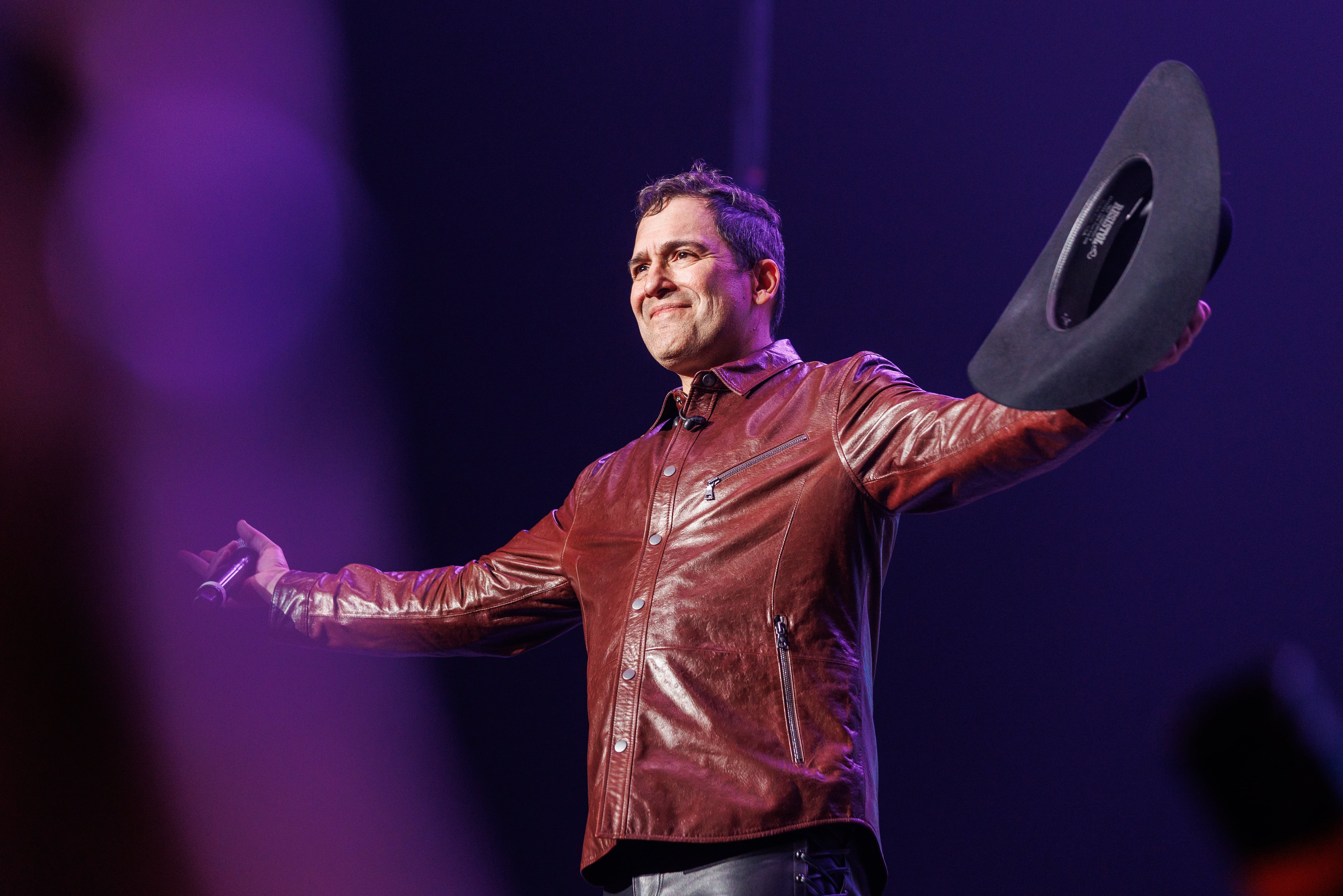 Bobby Pulido se presenta con 'La útima desvelada', en Edinburg, Texas, el 17 de octubre.