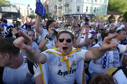 Aficionados del Real Madrid en la ciudad de Kiev (Ucrania) antes de la final de la Champions League, el 26 de mayo de 2018.