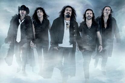 Los integrantes de la banda de rock Mägo de Oz, en una imagen de promoción, actuarán el 2 de julio en Barakaldo.