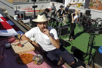 El cocinero Javier Vegara organiza un <i>picnic</i> en el Centro de Arte Dos de Mayo de Móstoles.