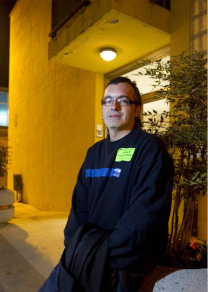 Paco López, un trabajador de Luxiona (Canovelles, Barcelona), espera un ERE junto a 43 compañeros