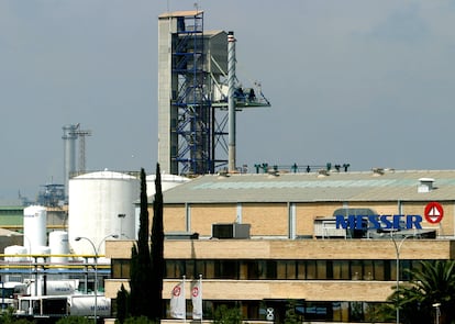 Vista de la empresa química Carburos Messer en Vila-seca, Tarragona.