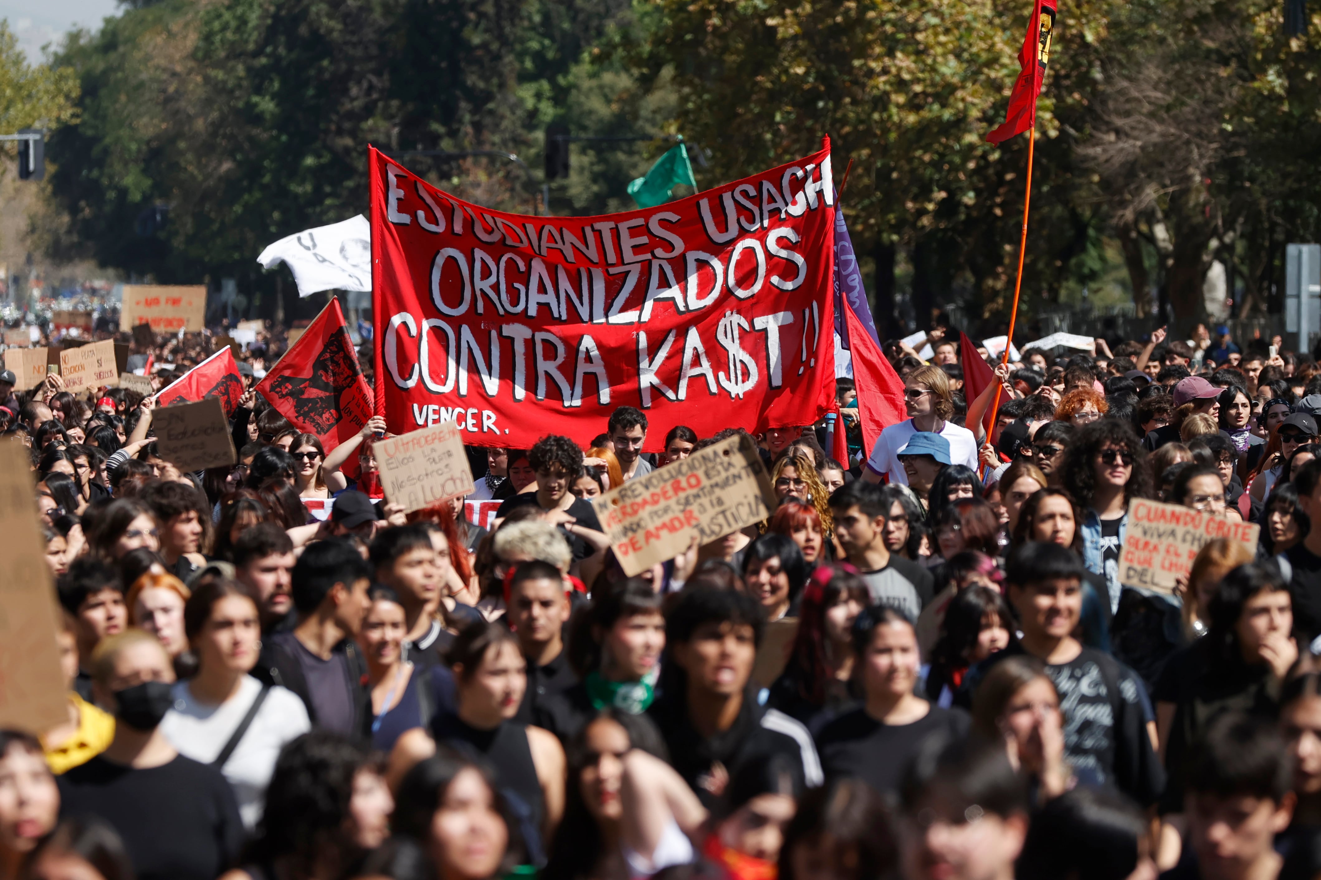 Las manifestaciones de estudiantes ante las medidas del Gobierno de Kast, en imágenes