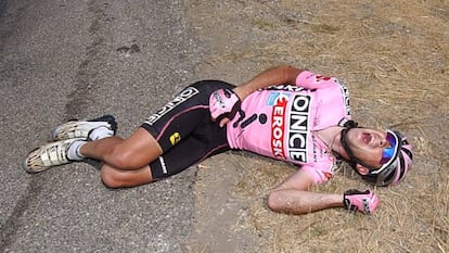 Joseba Beloki, tras caer en el Tour de 2003.