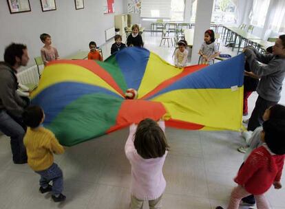 Actividades extraescolares en el colegio público Patriarca Obispo Eijo y Garay, en Chamartín.