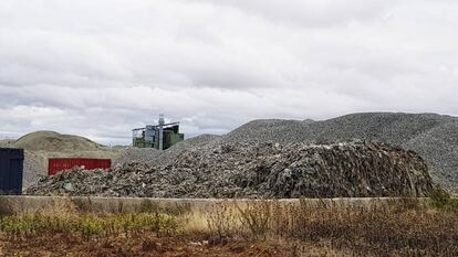 Zona trasera de las instalaciones de Recycling Hispania en Ajalvir, el pasado 22 de octubre de 2019.