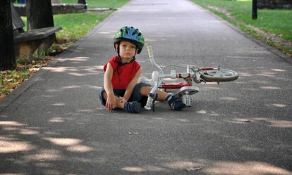 Cuando un niño es capaz de hacer cosas por sí mismo, fortalece su autoestima.