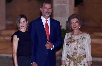 Doña Letizia, don Felipe VI y doña Sofia, este verano en Palma de Mallorca.