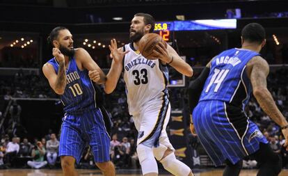 Marc Gasol, ante Fournier.