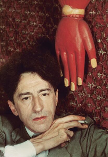 'Jean Cocteau y un guante', París, 1939, de G. Freund (Berlín, 1908-París, 2000).