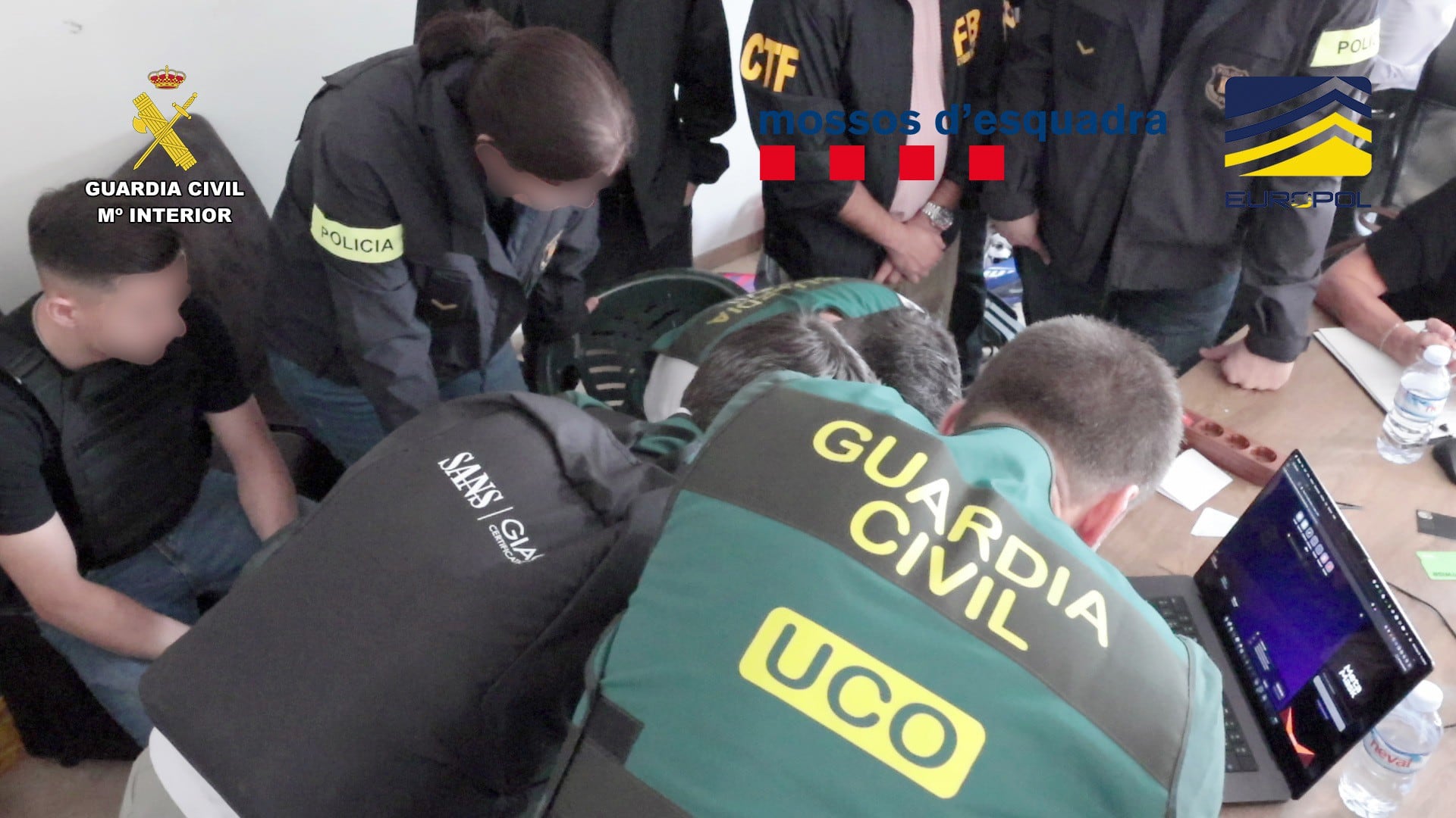 Detained a teenager in Alicante accused of leading a group that launched a thousand cyber attacks