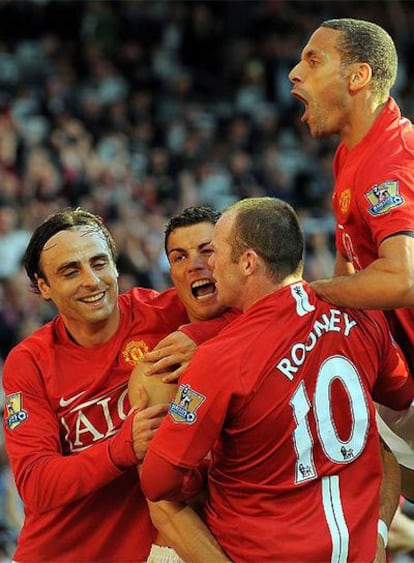 El delantero del United celebra uno de sus goles con sus compañeros