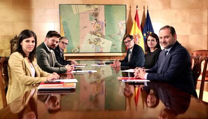 Negociadores de ERC y del PSOE en la última reunión para tratar la investidura de Pedro Sánchez.