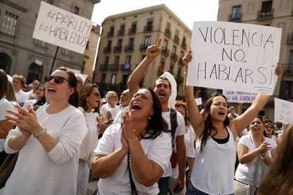 Ambiente en la plaza de Sant Jaume de Barcelona.