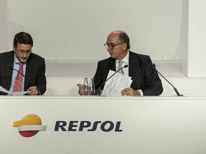 Josu Jon Imaz y Antonio Brufau, en una junta de accionistas de Repsol.