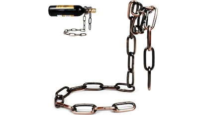 El soporte flotante para botellas de vino tiene forma de cadena.