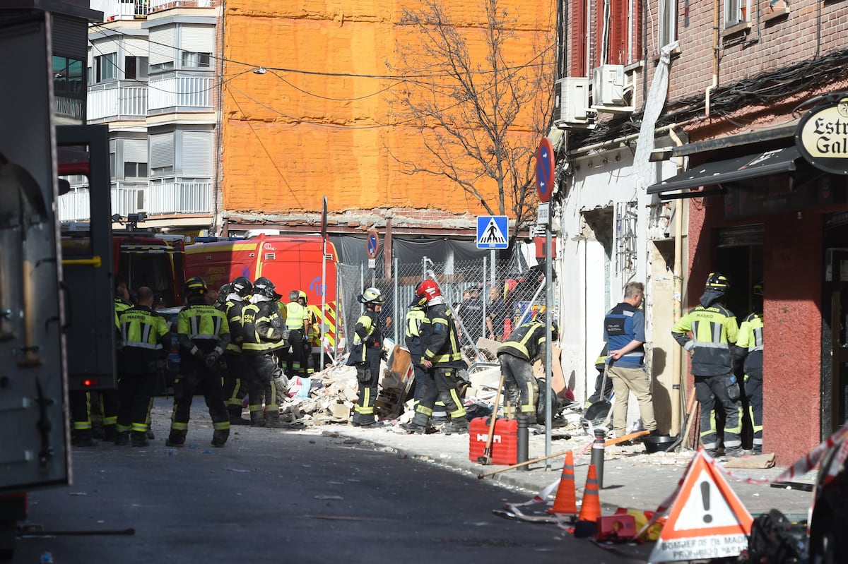 Hallan el cuerpo de un hombre bajo los escombros de la explosión de Vallecas tras descartarse que hubiese desaparecidos