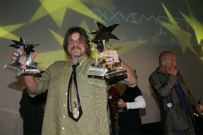 El director macedonio Ivo Trajkov, ganador de la Palma de Oro con <i>Golemata voda,</i> ayer en la ceremonia de clausura de la Mostra.