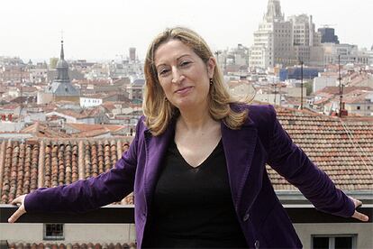 La responsable de polticas sociales del PP, Ana Pastor, fotografiada en la terraza de la sede del partido antes de la entrevista.