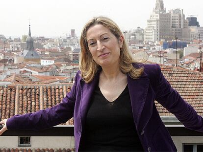 La responsable de políticas sociales del PP, Ana Pastor, fotografiada en la terraza de la sede del partido antes de la entrevista.