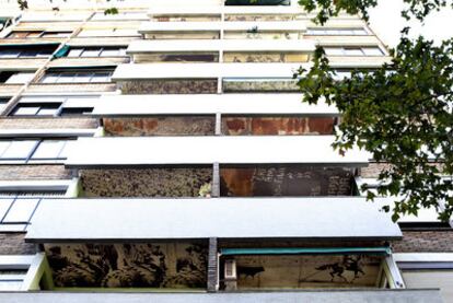Los balcones de la <i>Casa dels braus</i>, decorados con fotografías taurinas de Catalá- Roca