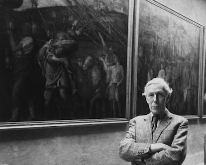 Anthony Blunt en el Palacio de Hampton Court (Reino Unido), en 1975.