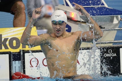 El chino Sun Yang celebra eufórico su victoria en la final de los 800 metros libre.