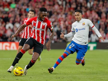 Acción durante el Athletic-Barcelona de este domingo.