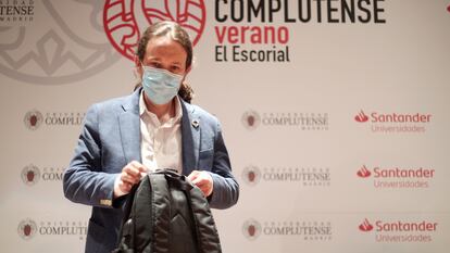 El vicepresidente segundo del Gobierno, Pablo Iglesias, interviene en una ponencia en San Lorenzo de El Escorial, Madrid.