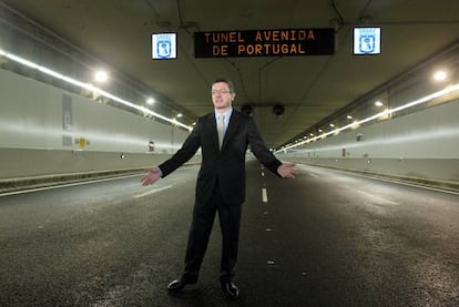 Alberto Ruiz Gallardón, entonces alcalde de Madrid, en la inauguración de los túneles de la M-30 en marzo de 2007.