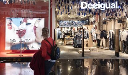 Una botiga de Desigual a l'aeroport de Barcelona.