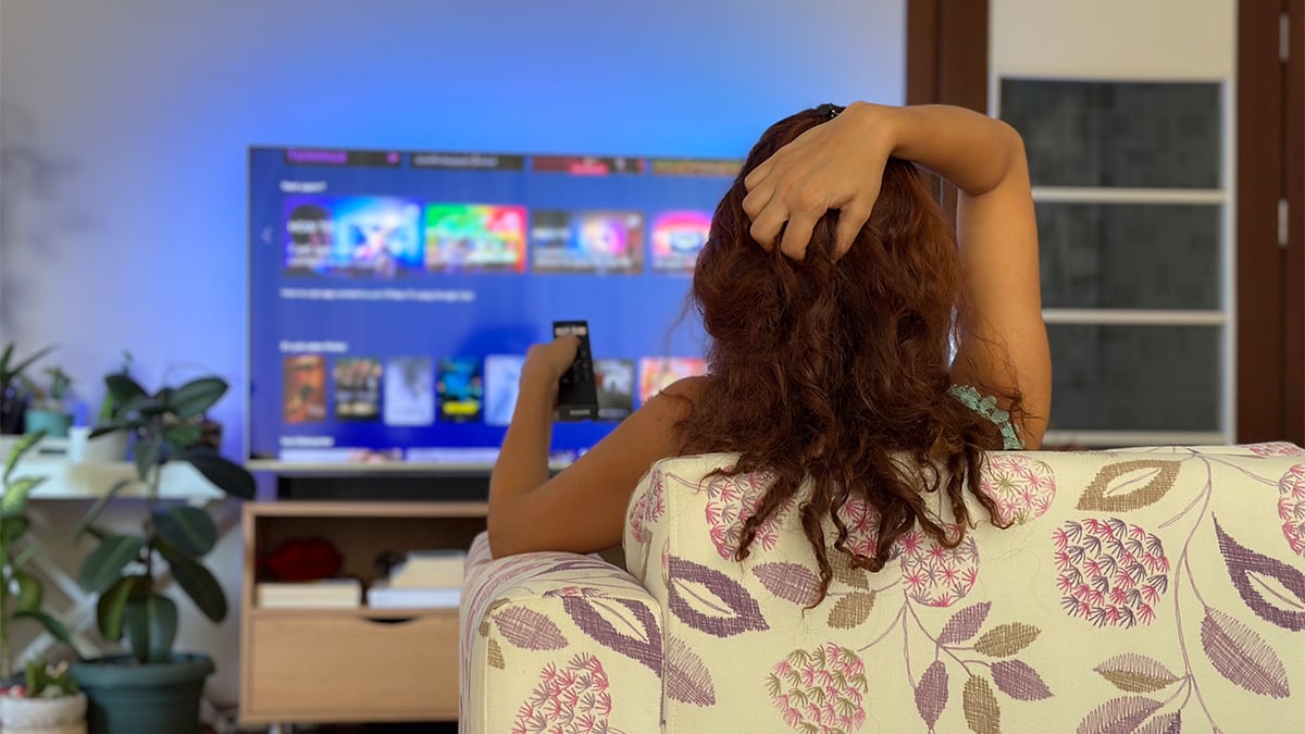 La tira de luces LED inteligente que replica los colores de tu televisor y los proyecta en la pared para una experiencia envolvente