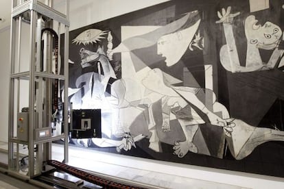 El robot que determinará el estado del Guernica.
