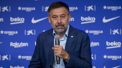 Después de su tira y afloja con Messi, Josep Maria Bartomeu dejó ayer su cargo de presidente del Barcelona. El empresario presentó su renuncia, junto al resto de su directiva, tras la decisión de la Generalitat de mantener la moción de censura para este fin de semana y evitar organizar el referéndum que exigía el gobierno catalán.