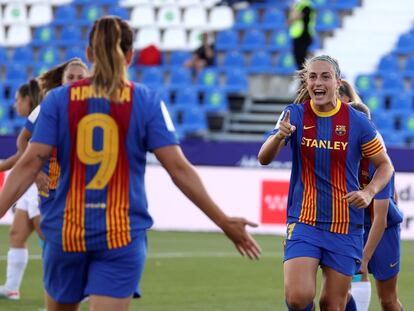 Alexia Putellas celebra junto a Mariona Caldenteny el gol que acababa de marcar el Barcelona ante el Madrid el pasado mes de mayo.