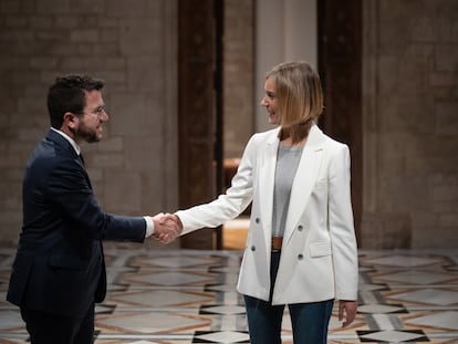 El 'president', Pere Aragonès, y la líder de los comuns en el Parlament, Jéssica Albiach, el año pasado al firmar su acuerdo de Presupuestos.